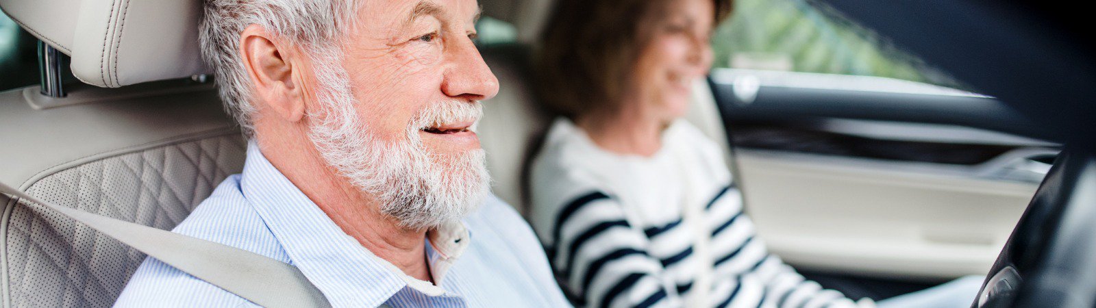 senior-couple-sitting-in-car