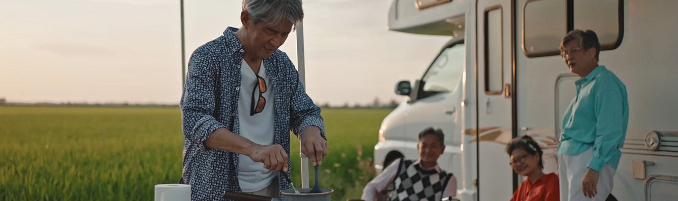 Seniors on caravan trip together